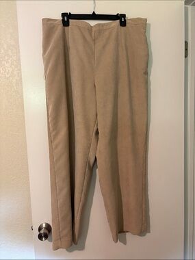 Women’s Corduroy Straight-Leg Pants in Light Taupe